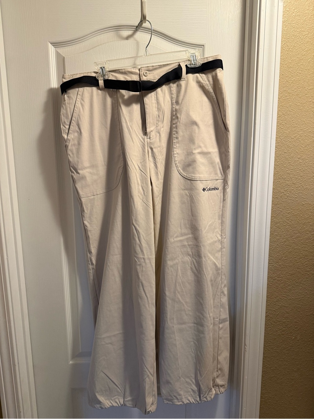 NWOT Columbia Women’s Beige Outdoor Pants
